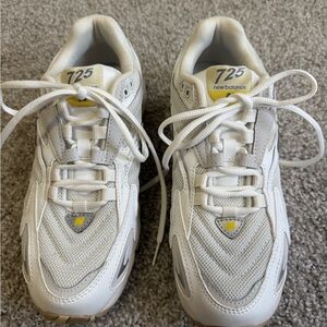 BNNW!! New balance 725V1